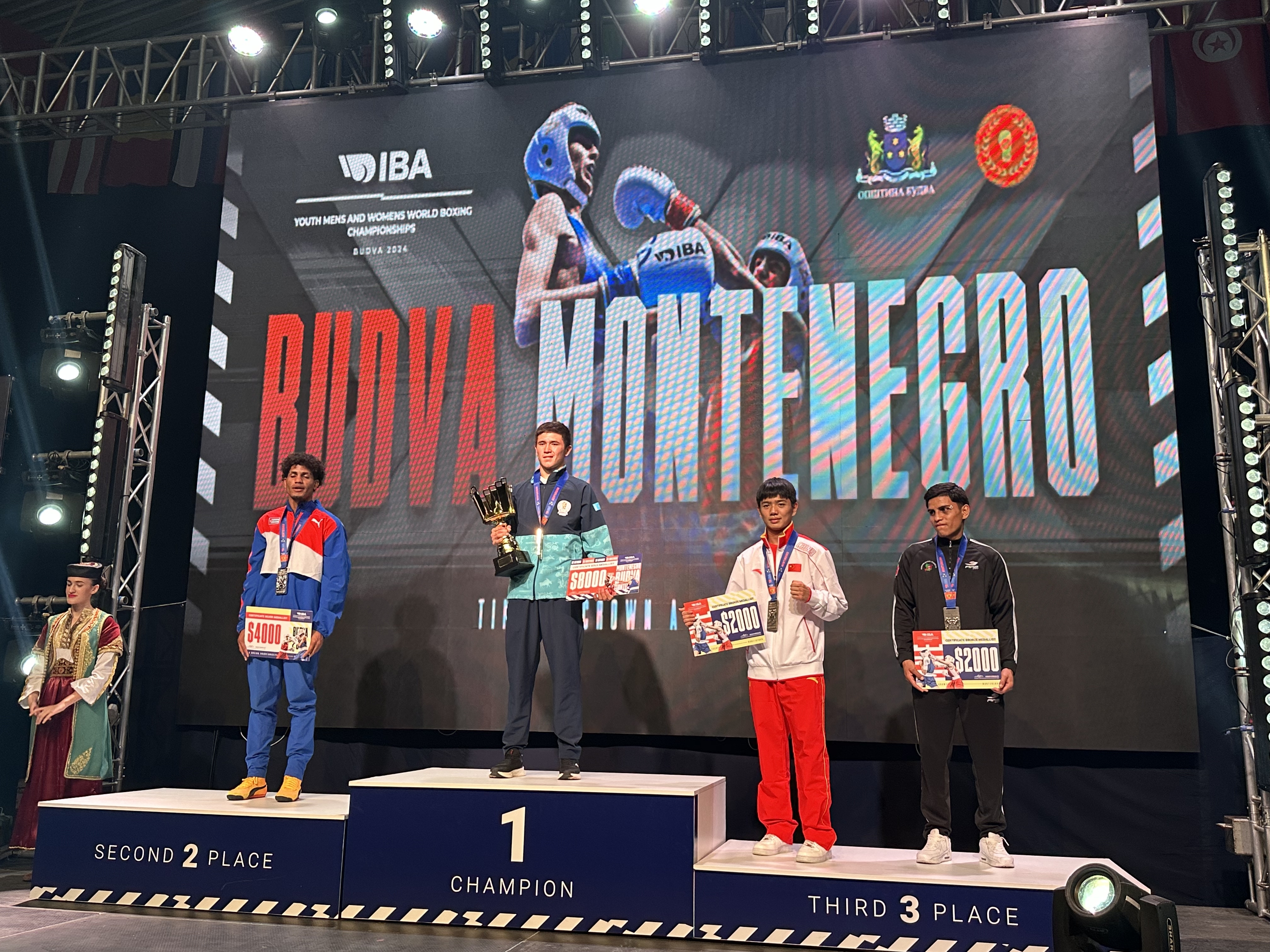 拳击官方发布赛后数据,表现引争议 拳击官方发布赛后数据,表现引争议