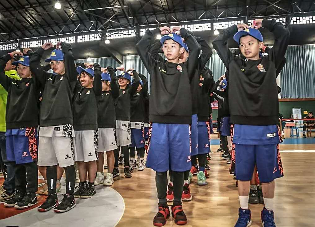 冷静与激情交织!篮球完美收官 冷静与激情交织!篮球完美收官