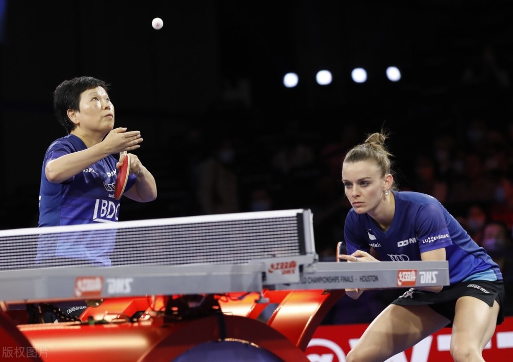 高尔夫选手爆冷获胜,专家预测失准 高尔夫选手爆冷获胜,专家预测失准